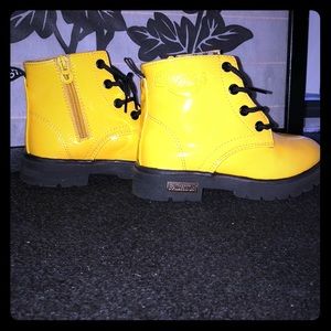 Toddlers Yellow Zip Up Boots